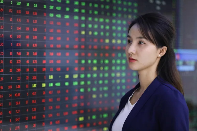 Chứng khoán vào giai đoạn khó lường, hành động ra sao? ảnh 1