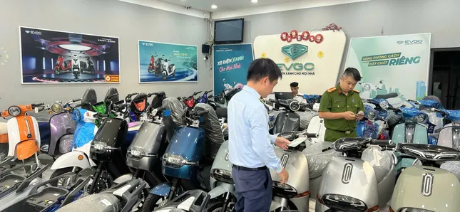 Bắt tạm giam 3 người kinh doanh xe máy điện giả nhãn hiệu NIJA ảnh 1