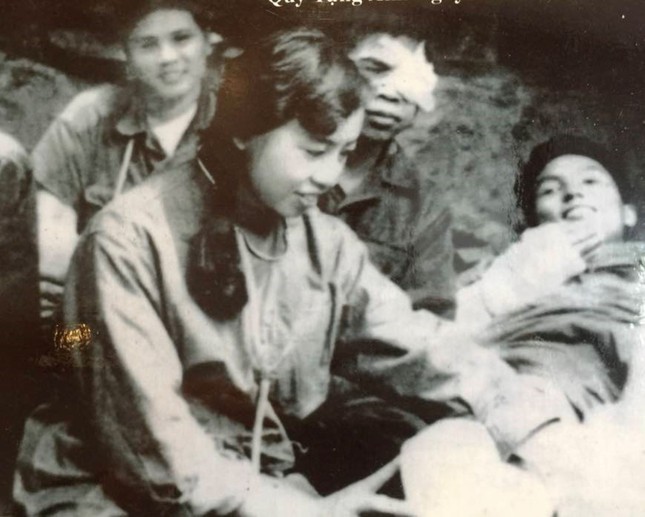 Thanh xuân màu đỏ… ảnh 1