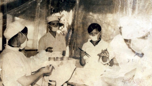 Thanh xuân màu đỏ… ảnh 2