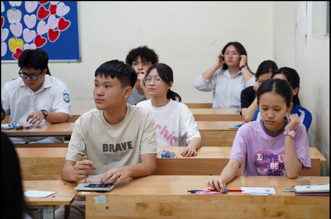 Trị tận gốc dạy thêm, học thêm tiêu cực: Khi chính sách vừa xây vừa chống ảnh 1
