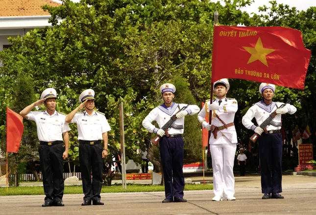 Kể chuyện Trường Sa qua ống kính ảnh 2
