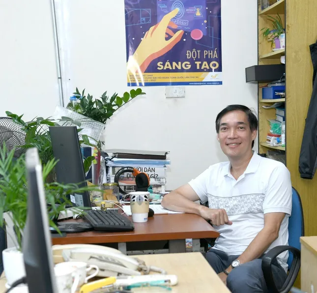 Chiếc điện thoại không bao giờ tắt ảnh 1