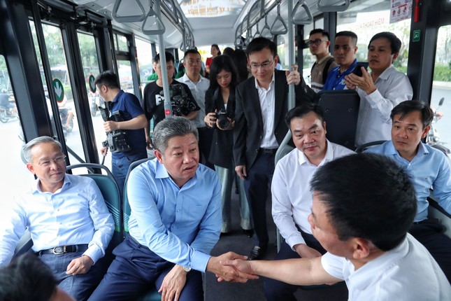 15 tuyến xe buýt Hà Nội được &apos;xanh hoá&apos; ảnh 1