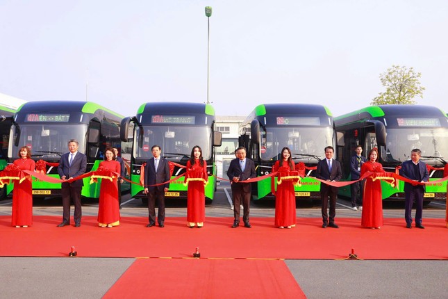 15 tuyến xe buýt Hà Nội được 'xanh hoá' ảnh 2