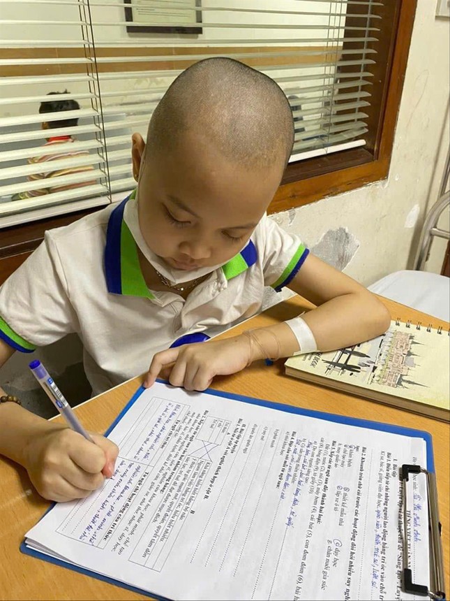 Những chủ nhân tương lai tài năng - Bài 3: &apos;Chiến binh&apos; không đầu hàng ung thư ảnh 2