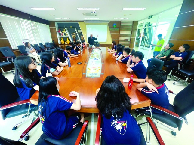 Những khóa học đặc biệt giữa nơi xử lý rác ảnh 3