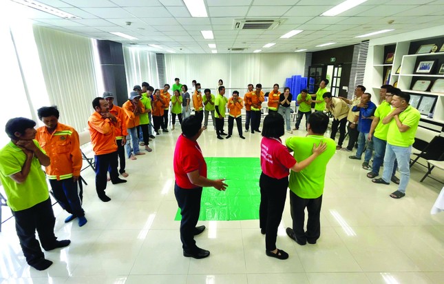 Những khóa học đặc biệt giữa nơi xử lý rác ảnh 2