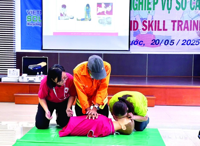 Những khóa học đặc biệt giữa nơi xử lý rác ảnh 1