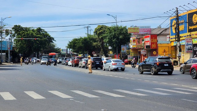 Người dân ‘Nam tiến’, giao thông qua Đắk Lắk ùn ứ cục bộ ảnh 2