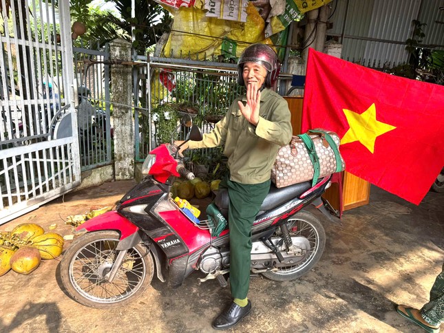 Lý do cựu binh 75 tuổi ở Đắk Lắk chạy xe máy 330 cây số dự đại lễ 30/4 ảnh 1