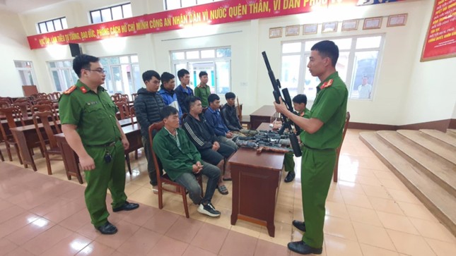 Mang súng tự chế và 560 viên đạn đi săn, 7 xạ thủ bị bắt ảnh 2