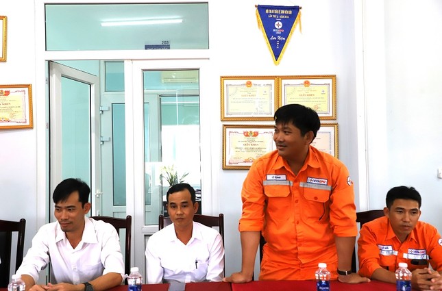 Tổng công ty Điện lực miền Trung thăm tặng quà người lao động nhân Tháng Công nhân ảnh 3