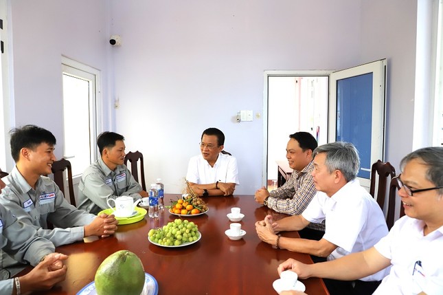 Tổng công ty Điện lực miền Trung thăm tặng quà người lao động nhân Tháng Công nhân ảnh 4