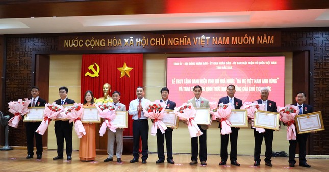 Ba người mẹ ở Đắk Lắk được truy tặng danh hiệu Bà mẹ Việt Nam Anh hùng ảnh 3