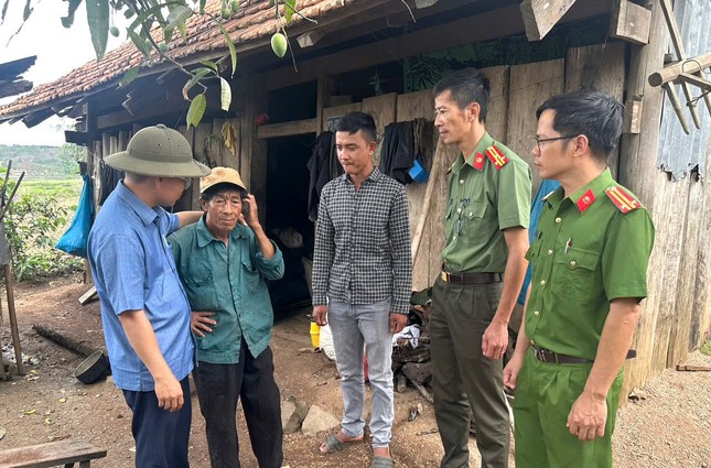 Công an Đắk Nông góp công, góp sức hoàn thành 500 căn nhà tặng hộ nghèo ảnh 3