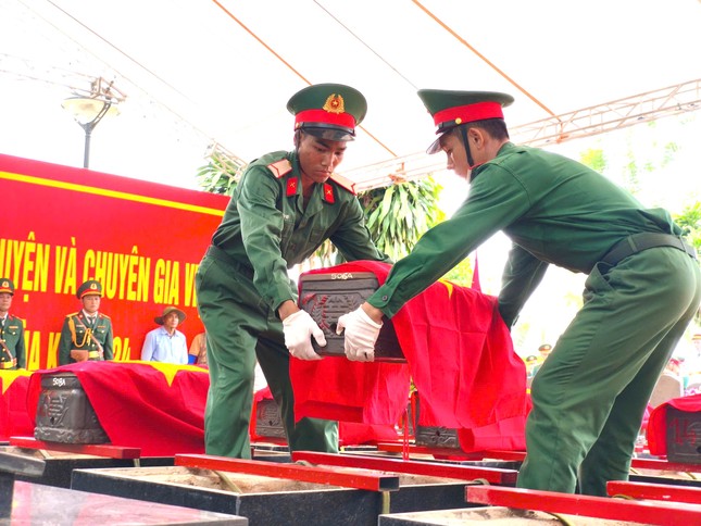 Đắk Lắk an táng 23 hài cốt liệt sĩ hy sinh tại chiến trường Campuchia ảnh 4