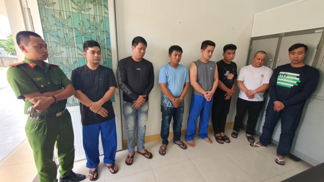 Nhóm côn đồ tạt sơn, đập phá quán phở: Liên tục thay đổi quần áo trên đường trốn chạy ảnh 1