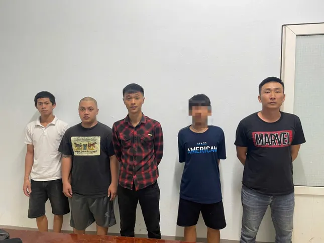 Vụ ẩu đả trước cổng bệnh viện khiến 1 người nứt sọ: Bắt khẩn cấp hai nhân viên quán cơm ảnh 1