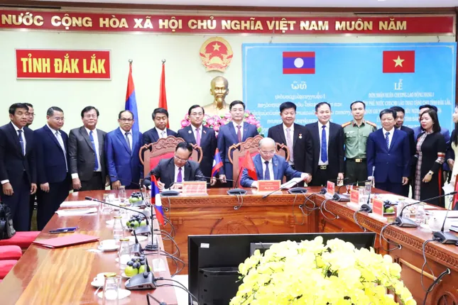 Đắk Lắk đón nhận Huân chương Lao động hạng Nhất của Chính phủ Lào tặng ảnh 2