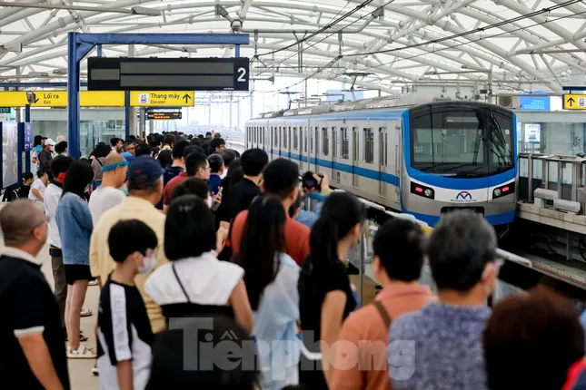 Miễn phí đi metro TPHCM đến hết năm 2025 cho những ai? ảnh 1