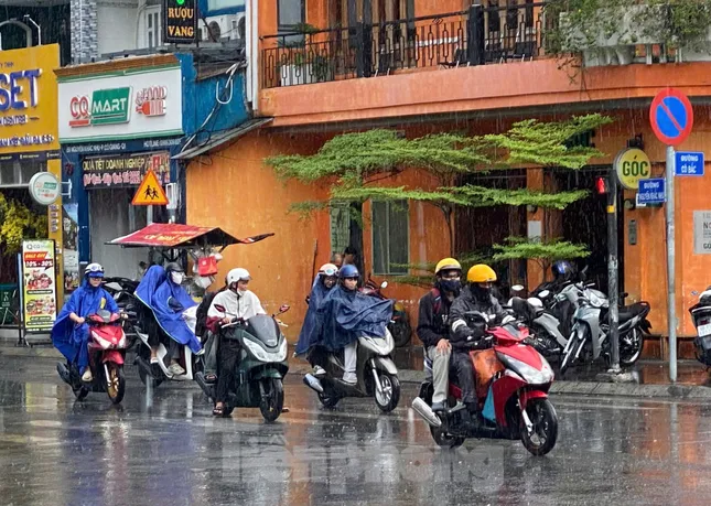 TPHCM sắp có nhiều biến động thời tiết, chịu ảnh hưởng 4–7 cơn bão và áp thấp nhiệt đới ảnh 1