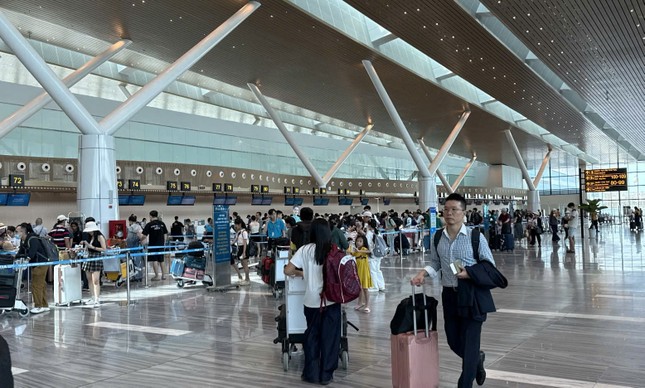 Gần 2,3 triệu khách sẽ qua ga T3 Tân Sơn Nhất mùa hè này ảnh 1