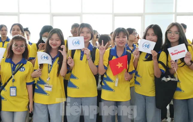 Hoa hậu Hà Trúc Linh và Á hậu Châu Anh, Vân Nhi xuất hiện, hàng nghìn sinh viên vỡ òa ảnh 34