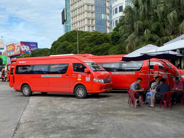 Cán bộ đi xe đưa đón đến TPHCM làm việc dần ổn định ảnh 2