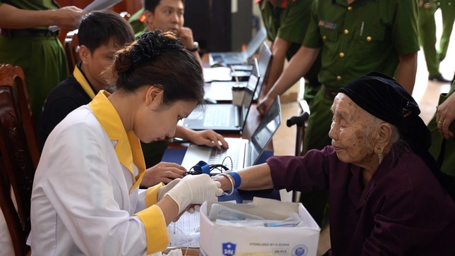 Kỷ niệm 71 năm Chiến thắng Điện Biên Phủ: Công an lấy mẫu ADN thân nhân để tìm mộ liệt sĩ ảnh 2