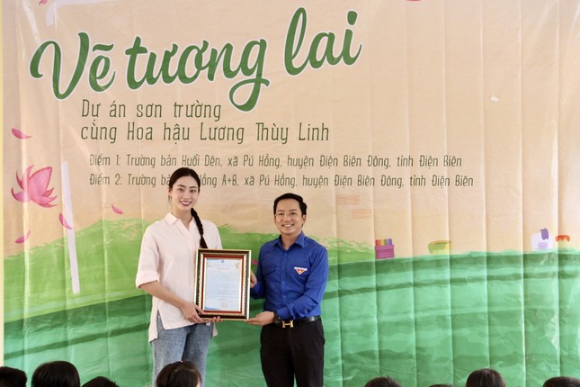Tỉnh Đoàn Điện Biên cùng Hoa hậu Lương Thùy Linh khánh thành hai công trình nhân ái ảnh 1