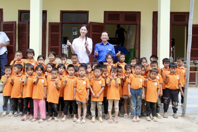 Tỉnh Đoàn Điện Biên cùng Hoa hậu Lương Thùy Linh khánh thành hai công trình nhân ái ảnh 2