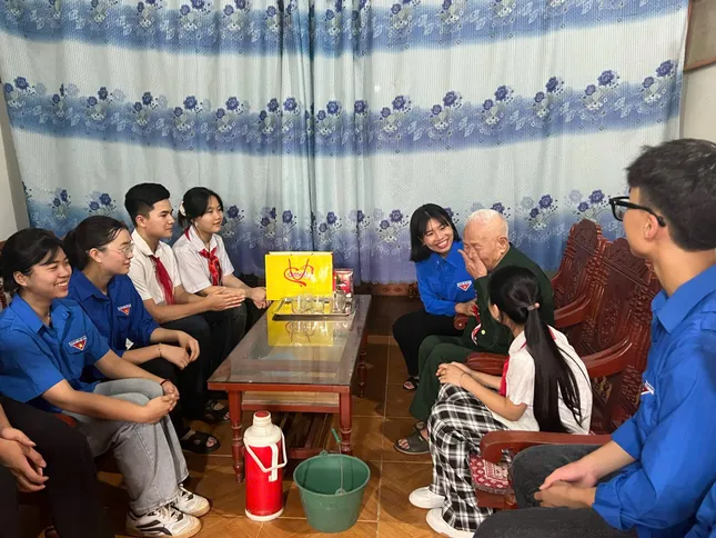 Bí thư Huyện Đoàn vùng cao được tuyên dương Thanh niên tiên tiến làm theo lời Bác ảnh 4
