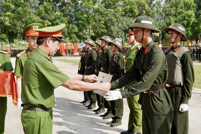 Hơn 1.700 chiến sĩ nghĩa vụ CAND hoàn thành khóa huấn luyện tại Tây Bắc ảnh 3