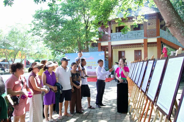 Trưng bày 33 số báo viết tay, in trong rừng, phát tận chiến hào trong Chiến dịch Điện Biên Phủ ảnh 2