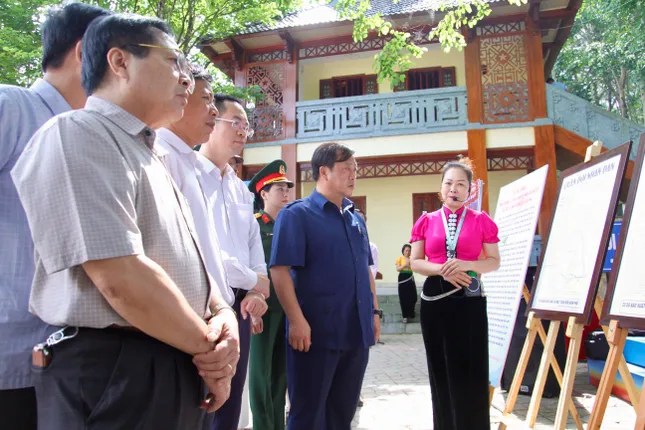 Trưng bày 33 số báo viết tay, in trong rừng, phát tận chiến hào trong Chiến dịch Điện Biên Phủ ảnh 9