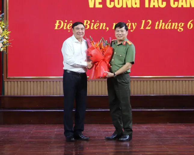 Công bố quyết định của Bộ trưởng Công an về công tác cán bộ ảnh 2