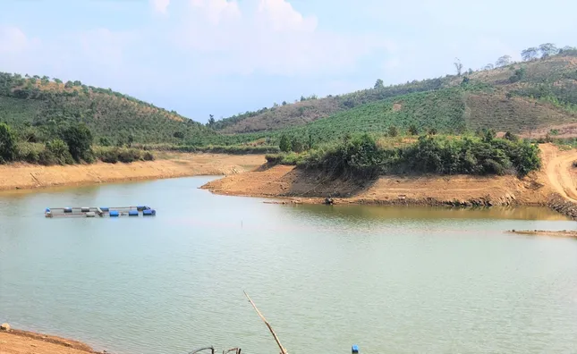 Hai người đàn ông chết đuối dưới hồ thủy lợi ở Lâm Đồng ảnh 1