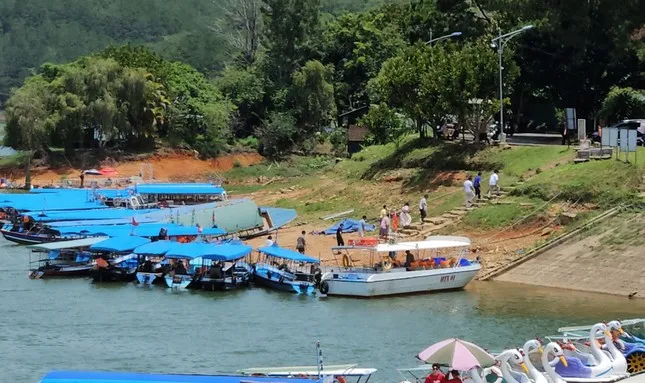 Một người bị nước cuốn mất tích khi câu cá tại hồ Tuyền Lâm ảnh 1