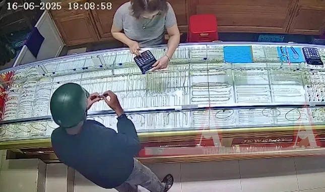 Cướp tiệm vàng ở Lâm Đồng rồi mua vé máy bay để bỏ trốn ảnh 1