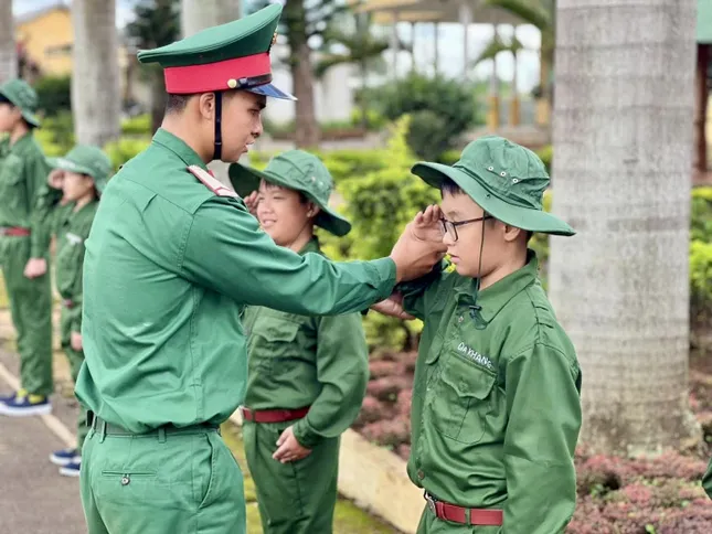 &apos;Chiến sĩ nhí&apos; Lâm Đồng tham gia học kỳ trong quân đội tại Trung đoàn Bộ binh 994 ảnh 17