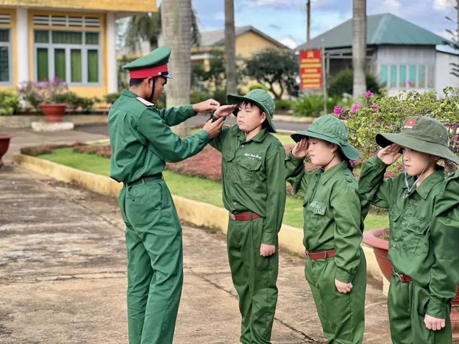 &apos;Chiến sĩ nhí&apos; Lâm Đồng tham gia học kỳ trong quân đội tại Trung đoàn Bộ binh 994 ảnh 18