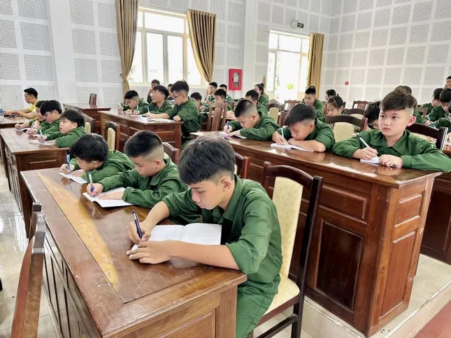 &apos;Chiến sĩ nhí&apos; Lâm Đồng tham gia học kỳ trong quân đội tại Trung đoàn Bộ binh 994 ảnh 13