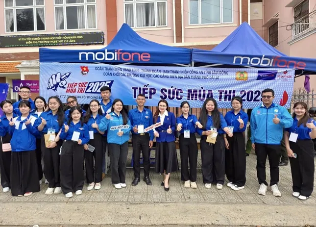 Biệt đội bút chì giúp sĩ tử Đắk Lắk vượt ngàn chông gai ảnh 7
