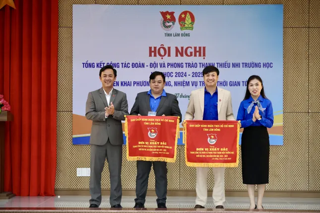 Trao học bổng Vừ A Dính cho 50 học sinh khó khăn ở Lâm Đồng ảnh 2