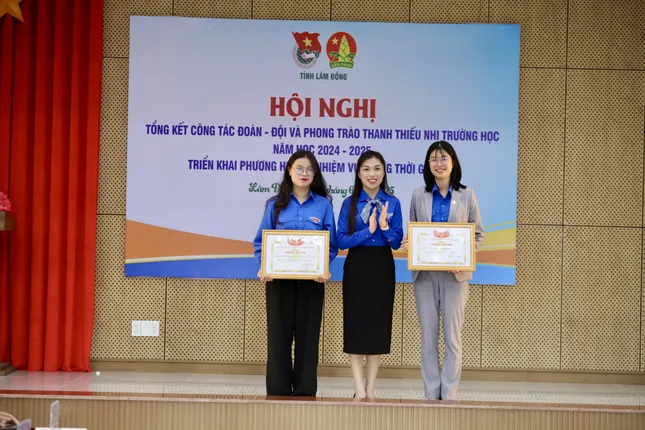 Trao học bổng Vừ A Dính cho 50 học sinh khó khăn ở Lâm Đồng ảnh 6