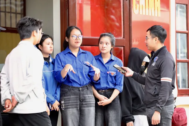 'Áo xanh' hỗ trợ chính quyền 2 cấp ở Lang Biang - Đà Lạt: 'Một ngày giúp trăm người vẫn thấy vui' ảnh 8