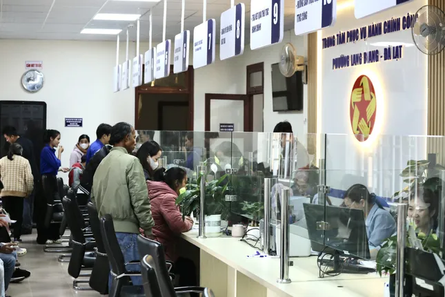 'Áo xanh' hỗ trợ chính quyền 2 cấp ở Lang Biang - Đà Lạt: 'Một ngày giúp trăm người vẫn thấy vui' ảnh 2