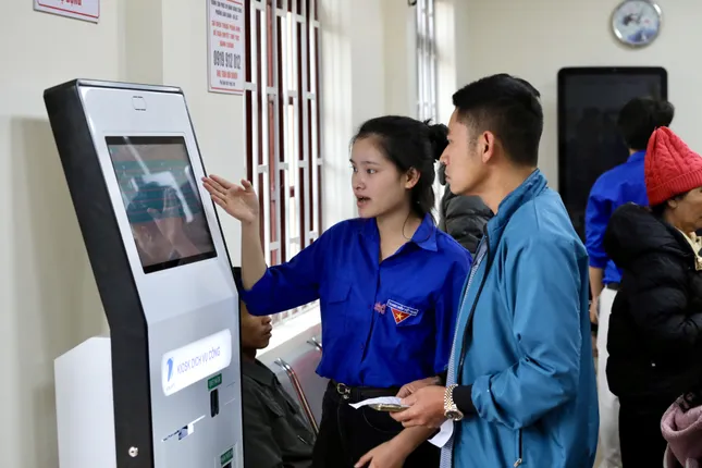 'Áo xanh' hỗ trợ chính quyền 2 cấp ở Lang Biang - Đà Lạt: 'Một ngày giúp trăm người vẫn thấy vui' ảnh 5
