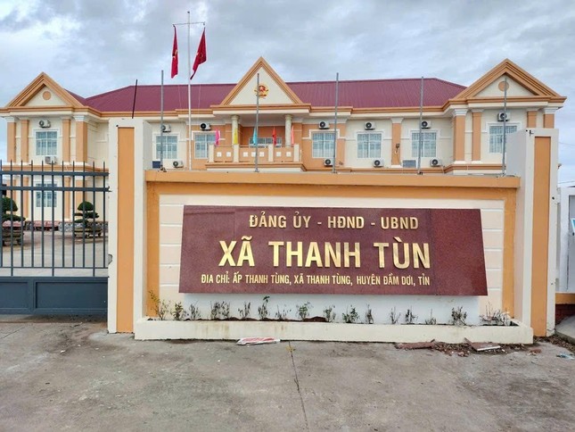 Khiển trách bí thư xã ở Cà Mau gỡ máy lạnh cơ quan đem về nhà ảnh 1